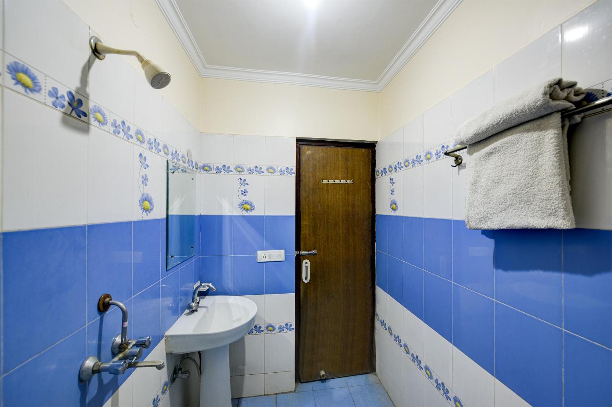 Maison d'hôtes In Bb - Mayank Plaza-near Igi Airport Terminal-3