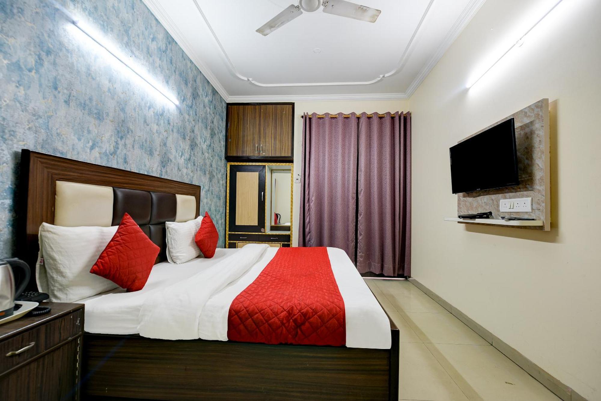 In Bb - Mayank Plaza-near Igi Airport Terminal-3 Maison d'hôtes