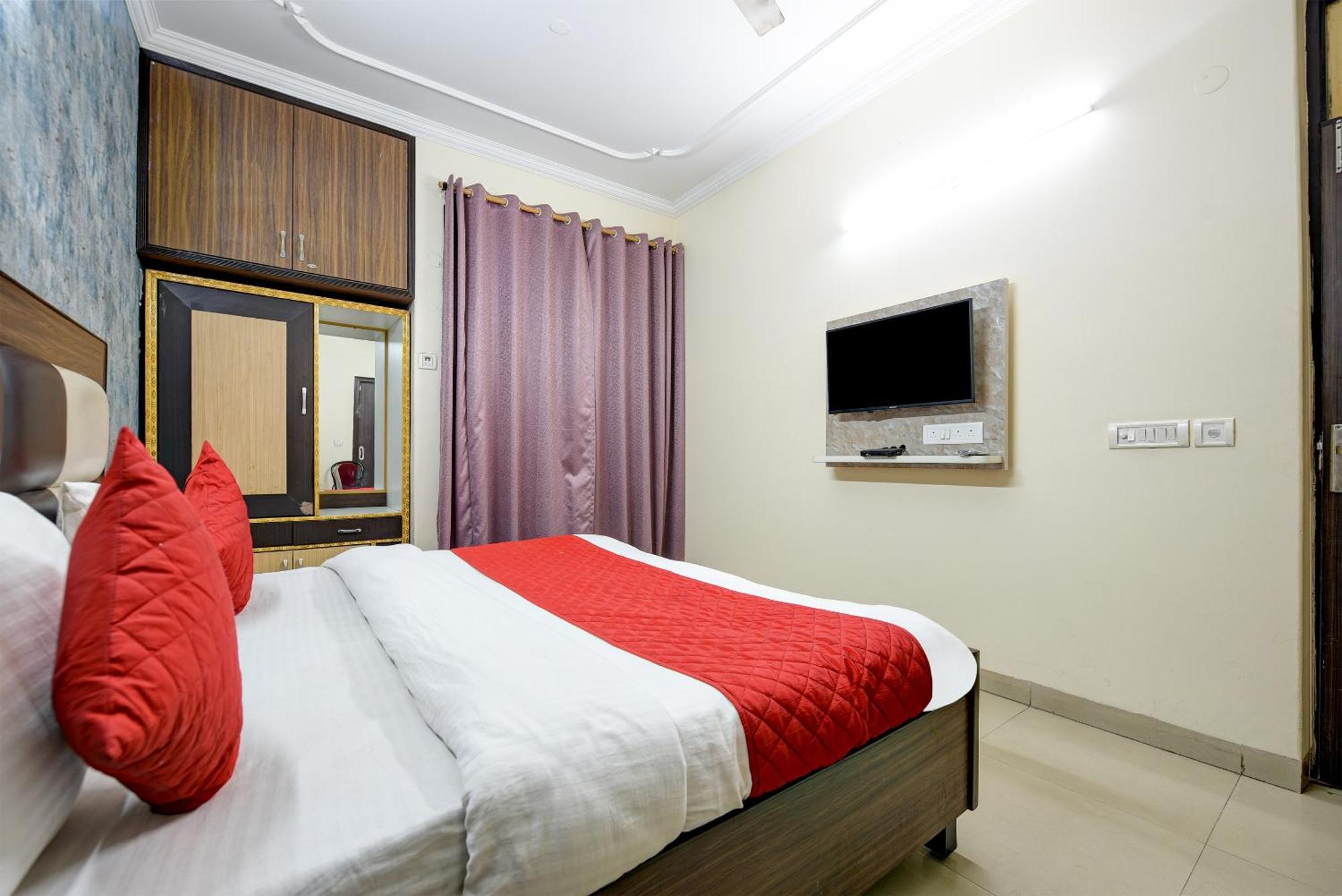 In Bb - Mayank Plaza-near Igi Airport Terminal-3 Maison d'hôtes
